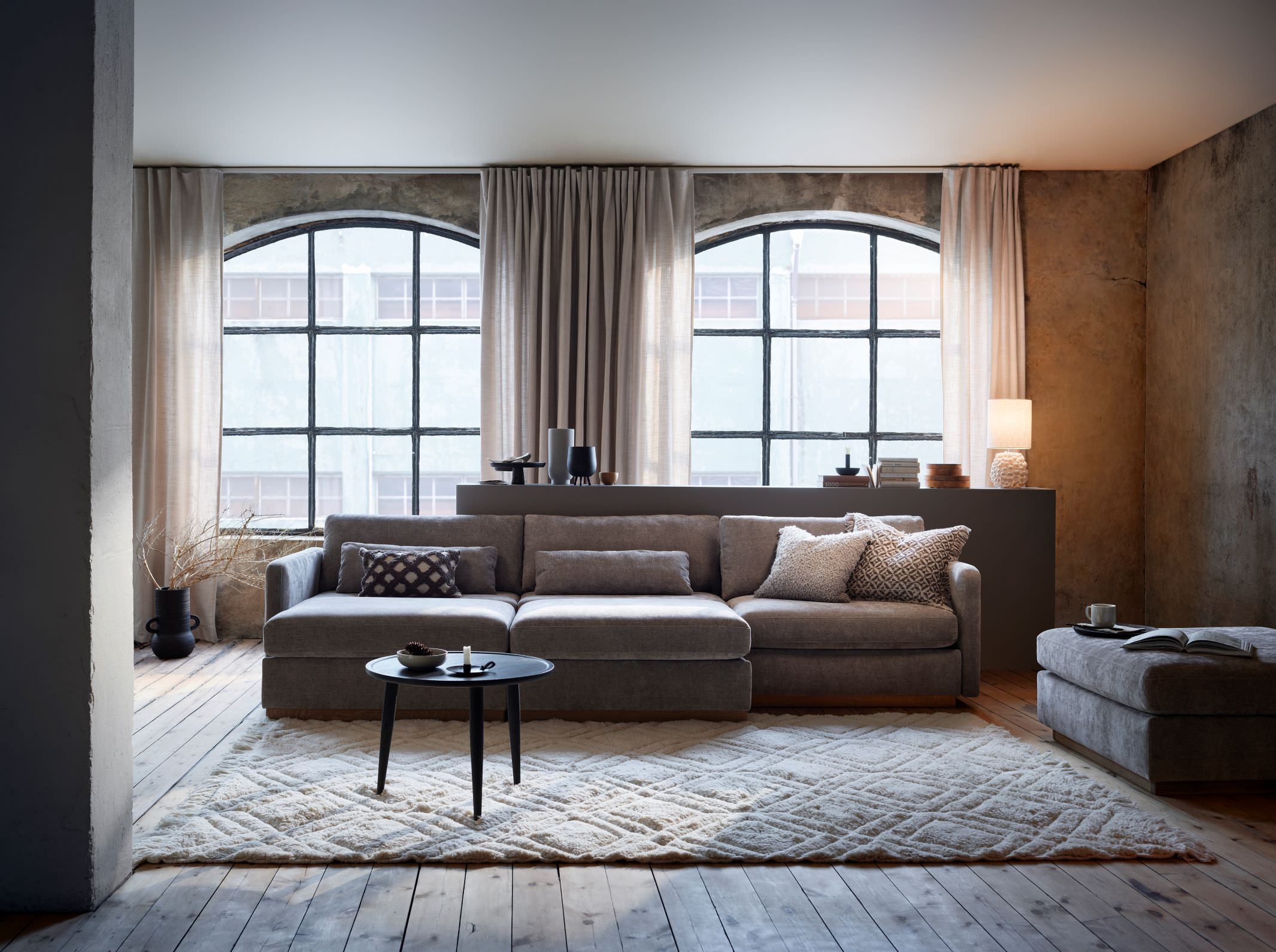 Hovden Varia avokulmasohva vuoteella - Image 5