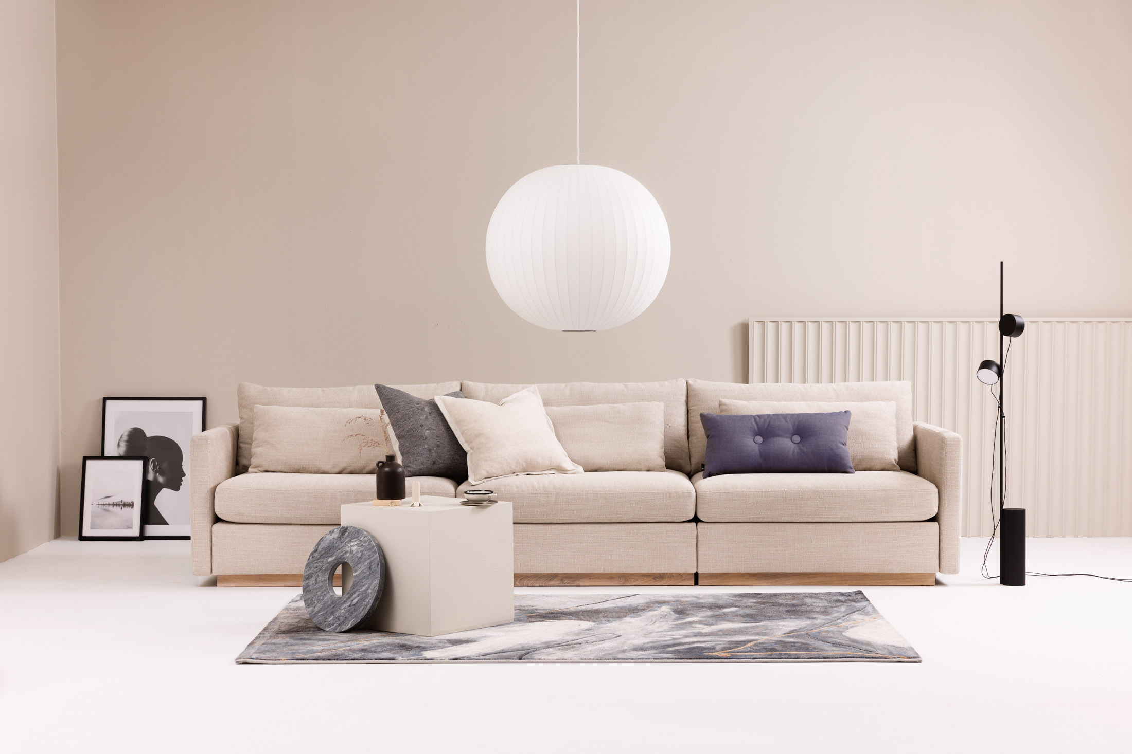 Hovden Varia avokulmasohva vuoteella - Image 6